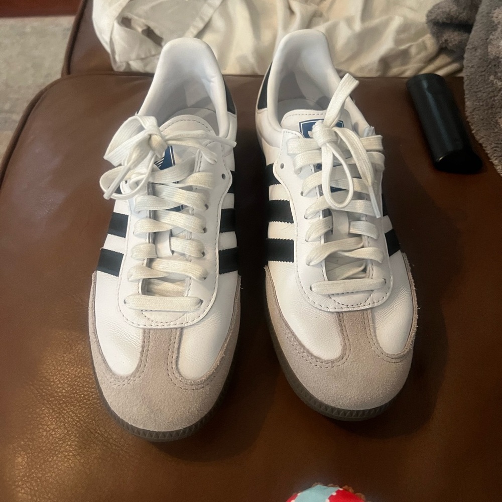 Women’s adidas sambas size 8. White and grey.